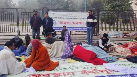 অব্যাহতি পাওয়া শিক্ষানবিশ এসআইদের আমরণ অনশন চলছে