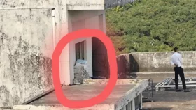 এবার আদালত ভবনের ছাদে নথির স্তূপ