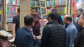 শিক্ষার্থীদের হাতে পৌঁছার আগেই বিনামূল্যের পাঠ্যবই নীলক্ষেতে