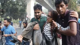 হাইকোর্ট এলাকায় পুলিশের লাঠিচার্জে আহত ৭ জন ঢামেকে