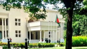 প্রধান উপদেষ্টার সঙ্গে তিন বাহিনী প্রধানের সাক্ষাৎ
