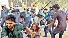 &lsquo;সংক্ষুব্ধ ছাত্র-জনতার&rsquo; মিছিলে পুলিশের লাঠিচার্জ, আহত ৭