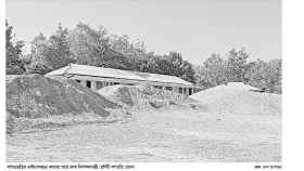 কলেজ মাঠে নির্মাণসামগ্রী খেলাধুলা বন্ধ এক বছর