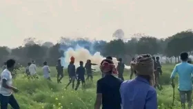 চাঁপাইনবাবগঞ্জ সীমান্তে বাংলাদেশিদের লক্ষ্য করে হাতবোমা নিক্ষেপ, আহত ২