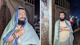 কপালে টিপ ও ঘোমটা দিয়ে গভীর রাতে জাবি ছাত্রী হলে কেন গেলেন যুবক?