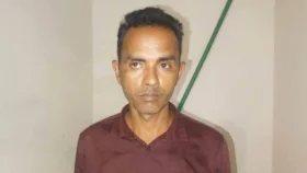 স্কুলের অফিস সহকারীর বিরুদ্ধে ছাত্রীকে শ্লীলতাহানির অভিযোগ