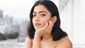 মাথায় ঘোমটা, চোখে আগুন-এ কোন রূপে রাশমিকা?&nbsp;