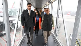 সুইজারল্যান্ডে পৌঁছেছেন প্রধান উপদেষ্টা