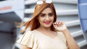 গাড়ি থেকে লাফ দিয়ে প্রাণে বাঁচলেন নায়িকা নিঝুম