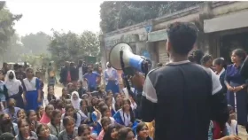 পদত্যাগের দাবিতে শিক্ষার্থীদের আন্দোলন, অসুস্থ হয়ে হাসপাতালে প্রধান শিক্ষক
