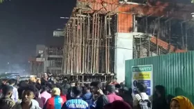 তুচ্ছ ঘটনাকে কেন্দ্র করে চট্টগ্রাম ইপিজেডে শ্রমিকদের মধ্যে সংঘর্ষ