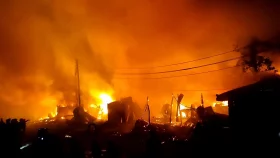 হাতিয়ায় ১৩ দোকানে অগ্নিকাণ্ড, অক্ষত নেই কিছুই&nbsp;