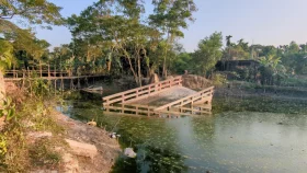ব্রিজ ভেঙে খালে, লাখো মানুষ ভোগান্তিতে