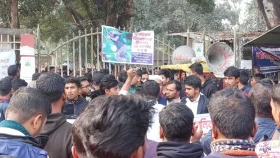 সাড়ে পাঁচঘণ্টা পর সড়ক অবরোধসহ আদালত ঘেরাও কর্মসূচি প্রত্যাহার