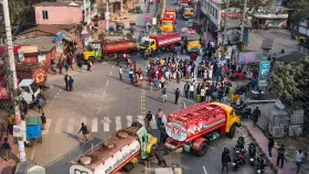 ট্যাংকলরি শ্রমিকদের ধর্মঘট, ১৬ জেলায় জ্বালানি তেল সরবরাহ বন্ধ