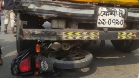 অ্যাম্বুলেন্স ওভারটেক করতে গিয়ে ট্রাকচাপায় যুবকের মৃত্যু