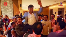 হোটেলে ফিরে ফ্র্যাঞ্চাইজি মালিককে নিয়ে নাচলেন তাসকিনরা
