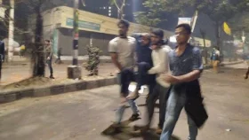 শিক্ষার্থীদের মধ্যে সংঘর্ষের ঘটনায় সাংবাদিকসহ অন্তত ২০ জন আহত