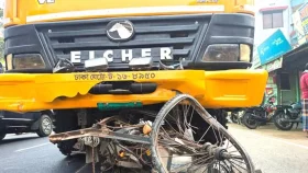 মনিরামপুরে ট্রাকচাপায় নিহত ২