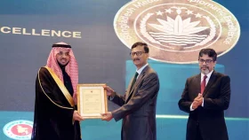 সৌদি রাষ্ট্রদূতকে &lsquo;ডিপ্লোম্যাটিক এক্সিলেন্স&rsquo; পদক দিল বাংলাদেশ