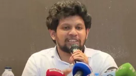 শান্ত হোন! সরকারকে কাজ করতে দিন: মাহফুজ আলম 