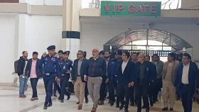 কমলাপুর স্টেশনে রেলপথ উপদেষ্টা ও সচিব, চলছে আলোচনা