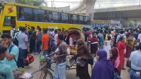 উৎসবের রঙে দ্বিগুণ ভাড়ার অস্বস্তি