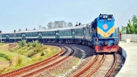 ২৬ ঘণ্টা পর ঘুরল ট্রেনের চাকা