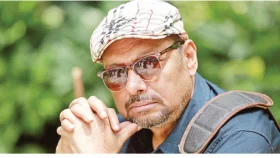 রাজনীতি ভাগ করে, শিল্প ঐক্যবদ্ধ