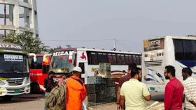 অনির্দিষ্টকালের বাস ধর্মঘটে কুয়াকাটায় আটকা হাজারো পর্যটক