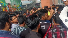বাণিজ্য মেলায় ব্যবসায়ীদের দুই গ্রুপের সংঘর্ষে আহত ২২