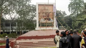 সিলেট জেলা প্রশাসক কার্যালয় প্রাঙ্গণে শেখ মুজিবের ম্যুরাল ভাংচুর &nbsp;