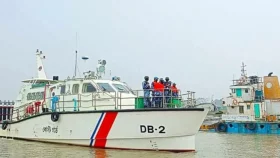 সিমেন্ট তৈরির কাঁচামালসহ রূপসায় ডুবল লাইটার জাহাজ