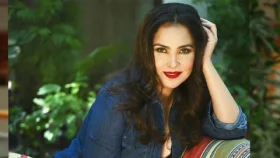 শিল্পীরা যেসব পোশাক পরেন তার ৯৯ শতাংশ ধার করা&rsquo;