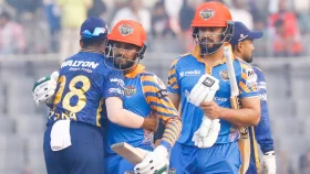 মিরাজের ব্যাটে চড়ে প্লে অফে খুলনা