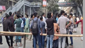 ফের তিতুমীর শিক্ষার্থীদের সড়ক অবরোধ