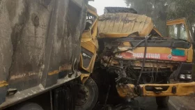 জয়পুরহাটে দুই ট্রাকের মুখোমুখি সংঘর্ষে চালক নিহত