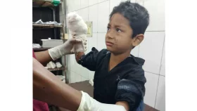 কুড়িয়ে পাওয়া বোতল বিস্ফোরণে শিশুর কবজি বিচ্ছিন্ন