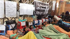 তিতুমীরের অনশনরত ৩ শিক্ষার্থীর অবস্থা আশঙ্কাজনক