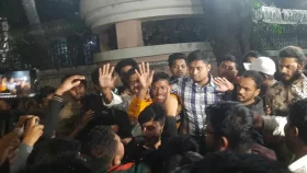 দাবি পূরণের আশ্বাসে গভীর রাতে যমুনা থেকে সরলেন আহতরা