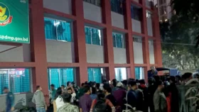 আটকদের ছাড়িয়ে নিতে উত্তরা থানায় শিক্ষার্থীদের হামলা