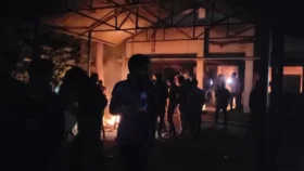পাবনায় আ. লীগ কার্যালয়ে ভাঙচুর-অগ্নিসংযোগ