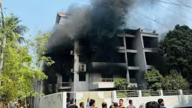 সাবেক প্রতিমন্ত্রী শাহরিয়ারের বাড়িতে আগুন