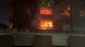 আগুন দেওয়া হলো হাসিনার বাসভবন সুধা সদনেও