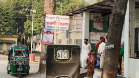 মানসিক প্রতিবন্ধী বৃদ্ধার শরীর ঝলসে দিলো প্রতিবেশী