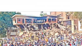 ৩২ নম্বর বাড়ি শুধুই ধ্বংসস্তূপ