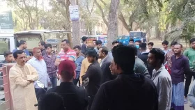 ইউপি চেয়ারম্যানের বাড়িতে হামলা, গুলিতে গৃহবধূ নিহত