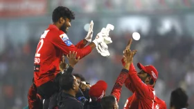 টান টান উত্তেজনার ফাইনাল জিতে আবারও চ্যাম্পিয়ন বরিশাল