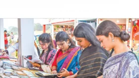 ছুটির দিনে বিক্রির আশা