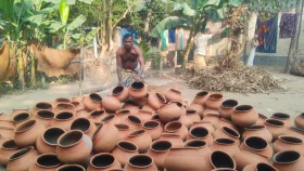 ঐতিহ্যবাহী মৃৎশিল্প বিলুপ্তির পথে
